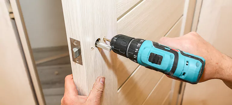 Old Door Knob Repair in Southchase, FL